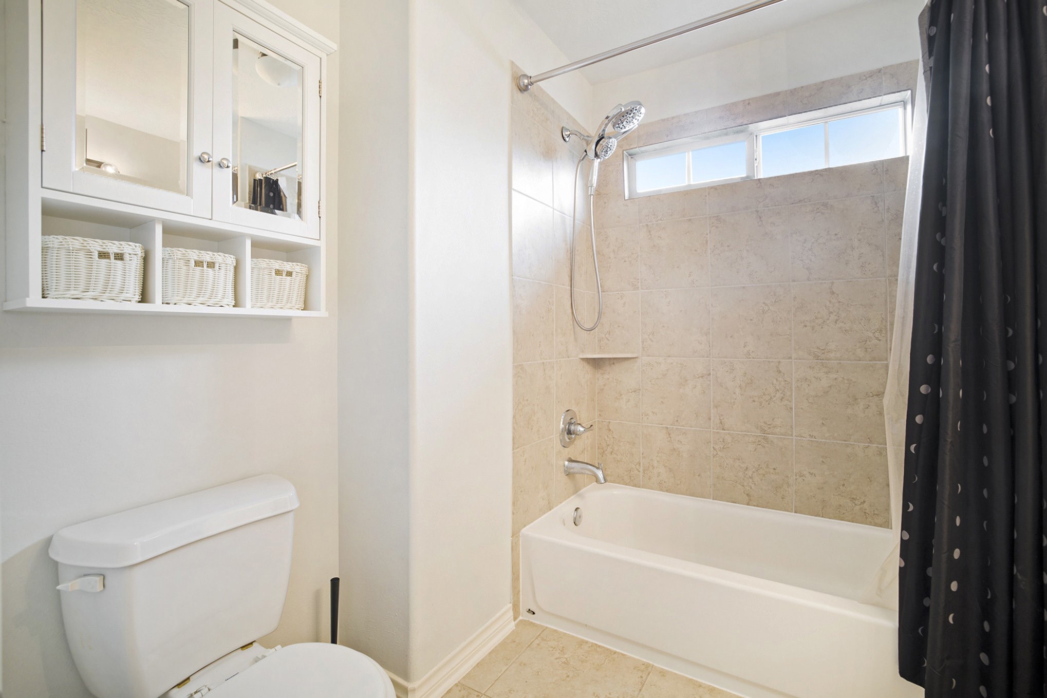 20692 Oakhurst Meadows Drive Porter, TX 77365 - Photo 23 of 37 a bathroom with a toilet a sink and a bathtub