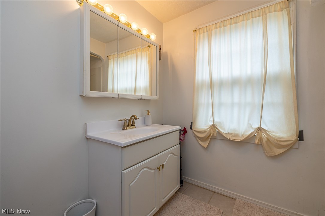 3723 Lindholm Road Cleveland, OH 44120 - Photo 16 of 27