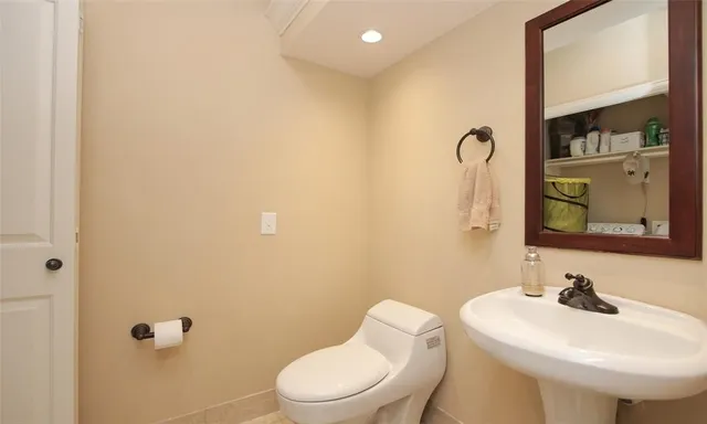 $185,000 | 2203 Dorrington Street, Unit 208, Houston, TX 77030