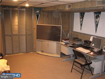 27 Harvard Road Audubon, NJ 08106 - Photo 7 of 12 a room with table and chair