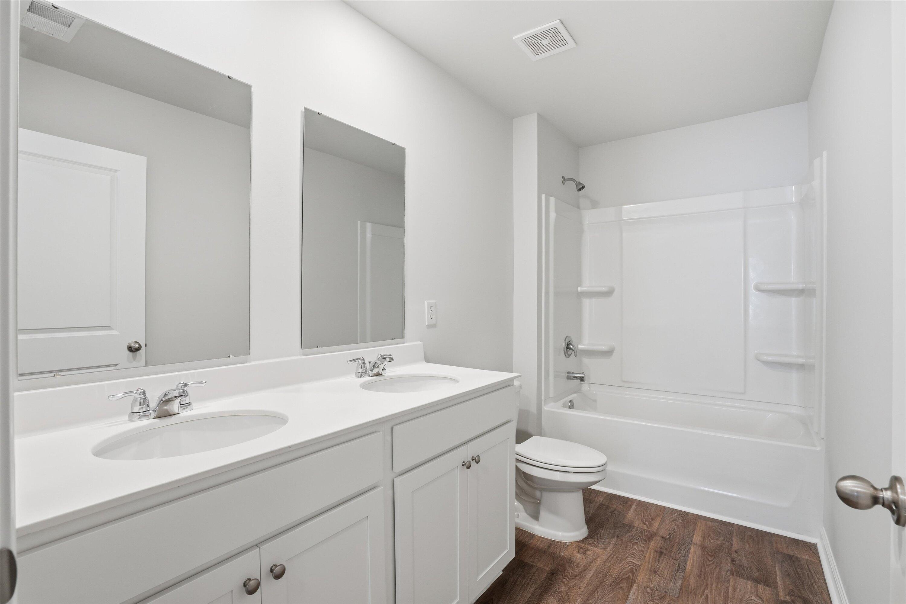 123 Horizon Rdg Drive Summerville, SC 29486 - Photo 36 of 47 Upstairs Secondary Bathroom