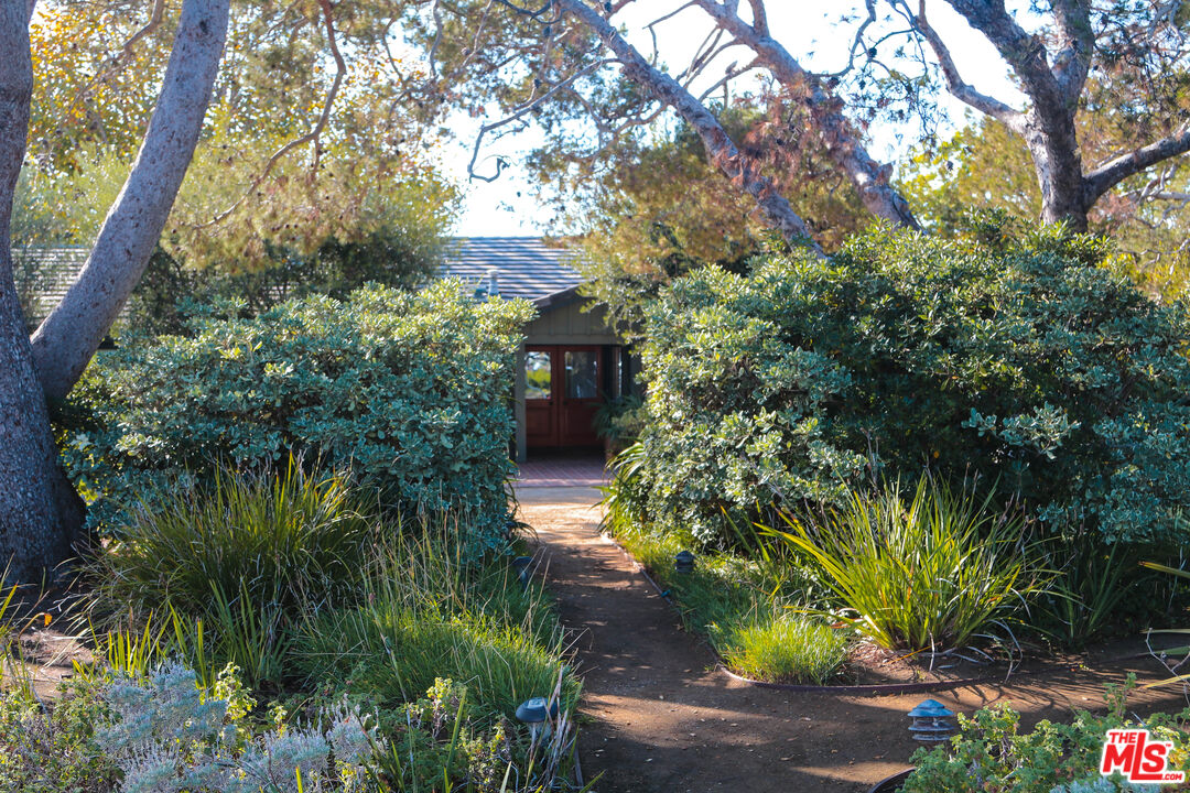30360 Morning View Drive Malibu, CA 90265 - Photo 4 of 8