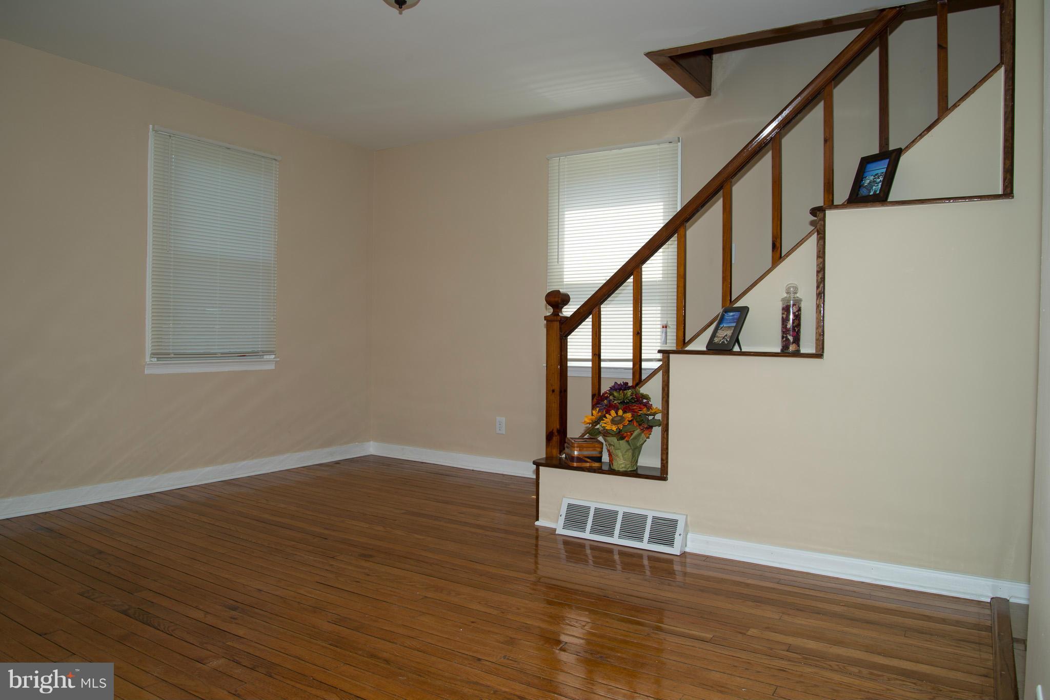 1313 North Point Road Dundalk, MD 21222 - Photo 6 of 14 Living Room