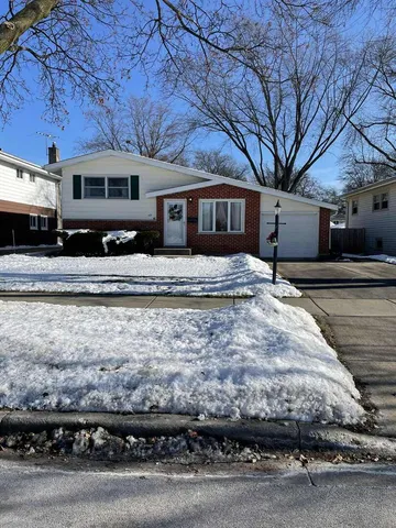 $409,999 | 621 North Forest Avenue, Mount Prospect, IL 60056
