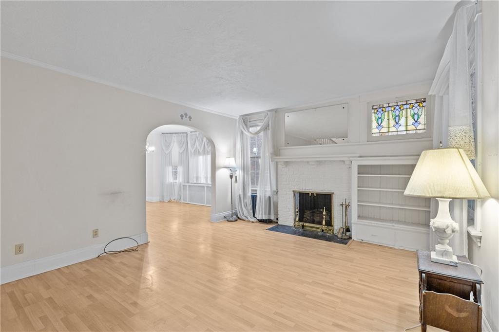 3977 Brandon Road Pittsburgh, PA 15212 - Photo 3 of 29 Gallery Image 3
