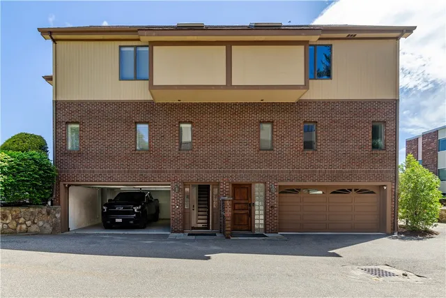 $450,000 | 3976 Post Road, Warwick, RI 02886