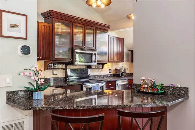 $450,000 | 3976 Post Road, Warwick, RI 02886