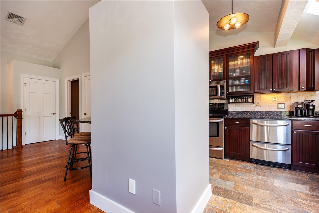 3976 Post Road Warwick, RI 02886 - Photo 7 of 35