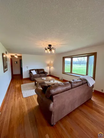 $375,000 | 1777 Road B5 Emporia Ks 66801, Emporia, KS 66801
