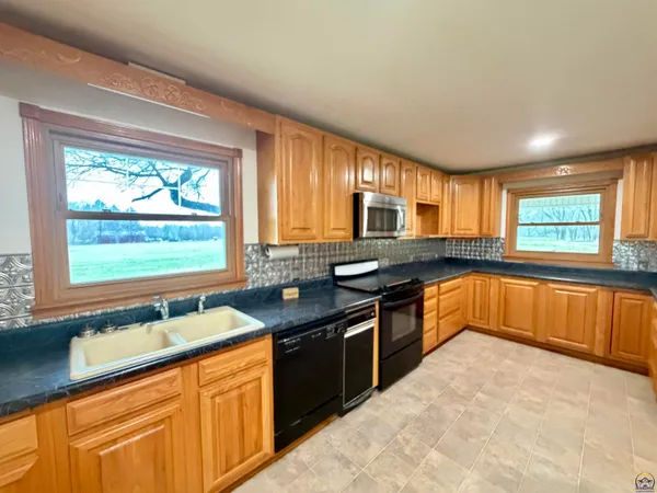$375,000 | 1777 Road B5 Emporia Ks 66801, Emporia, KS 66801