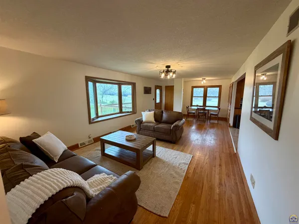 $375,000 | 1777 Road B5 Emporia Ks 66801, Emporia, KS 66801