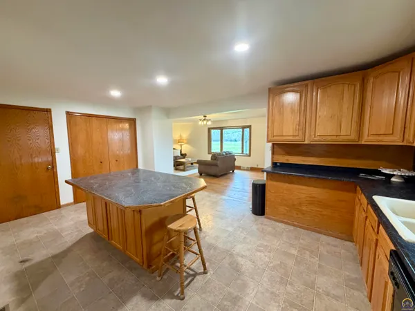 $375,000 | 1777 Road B5 Emporia Ks 66801, Emporia, KS 66801