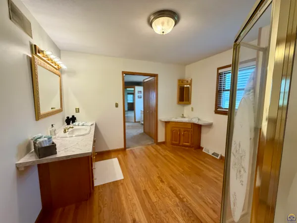 $375,000 | 1777 Road B5 Emporia Ks 66801, Emporia, KS 66801