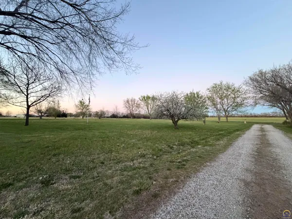 $375,000 | 1777 Road B5 Emporia Ks 66801, Emporia, KS 66801