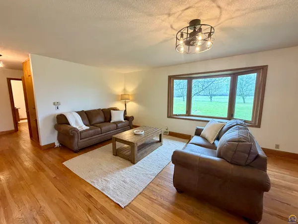 $375,000 | 1777 Road B5 Emporia Ks 66801, Emporia, KS 66801