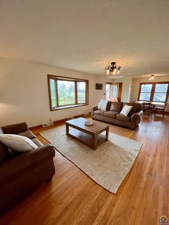 $375,000 | 1777 Road B5 Emporia Ks 66801, Emporia, KS 66801