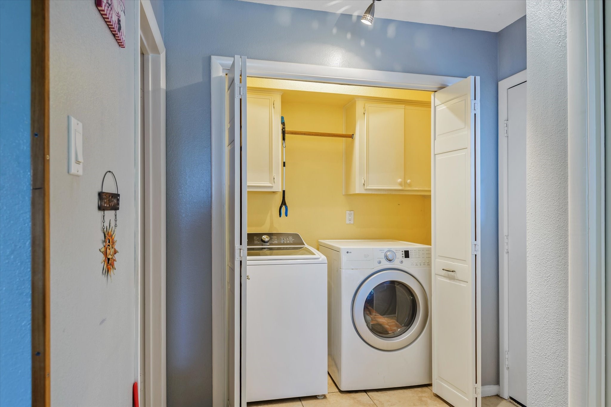 2739 Lawrence Road Kemah, TX 77565 - Photo 23 of 42 a utility room with dryer and washer