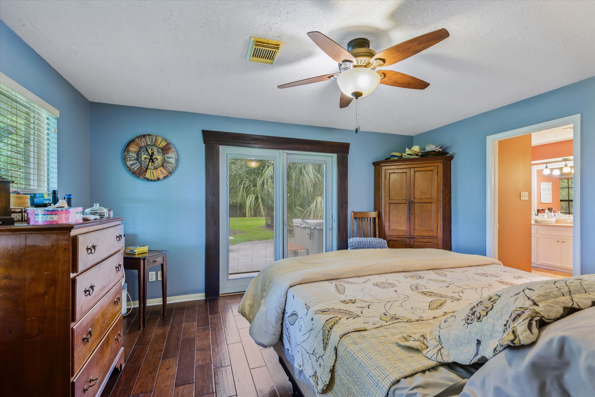 2739 Lawrence Road Kemah, TX 77565 - Photo 24 of 42 a bedroom with a bed and a table
