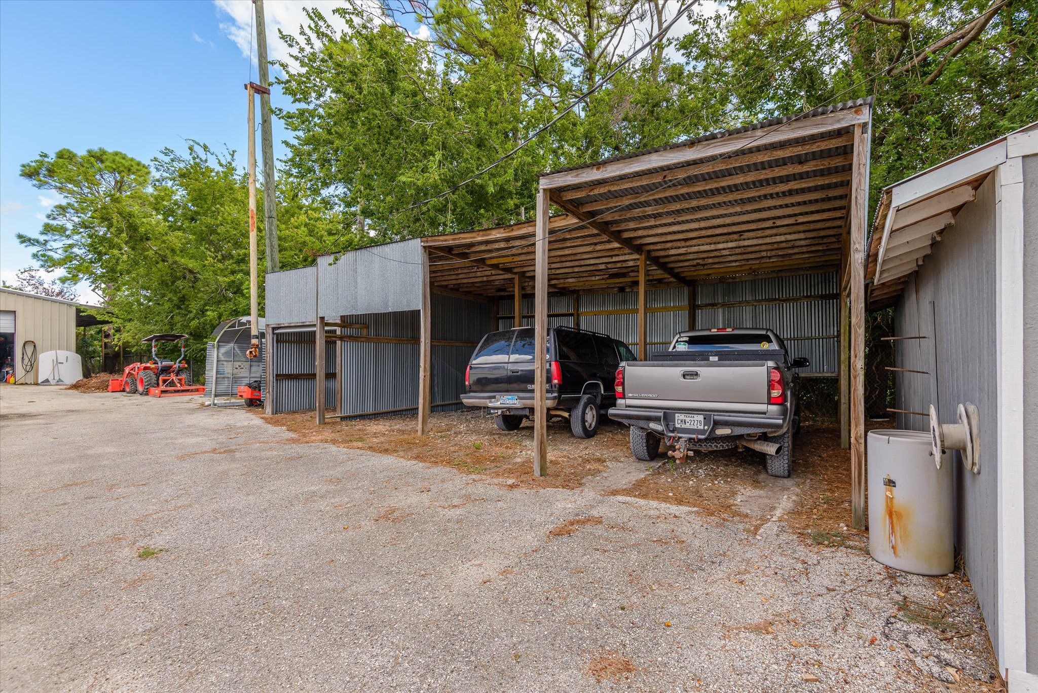 2739 Lawrence Road Kemah, TX 77565 - Photo 37 of 42 a view of a patio with table and chairs under an umbrella