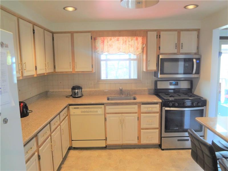 768 Greenlee Road Pittsburgh, PA 15227 - Photo 5 of 23 Gallery Image 5