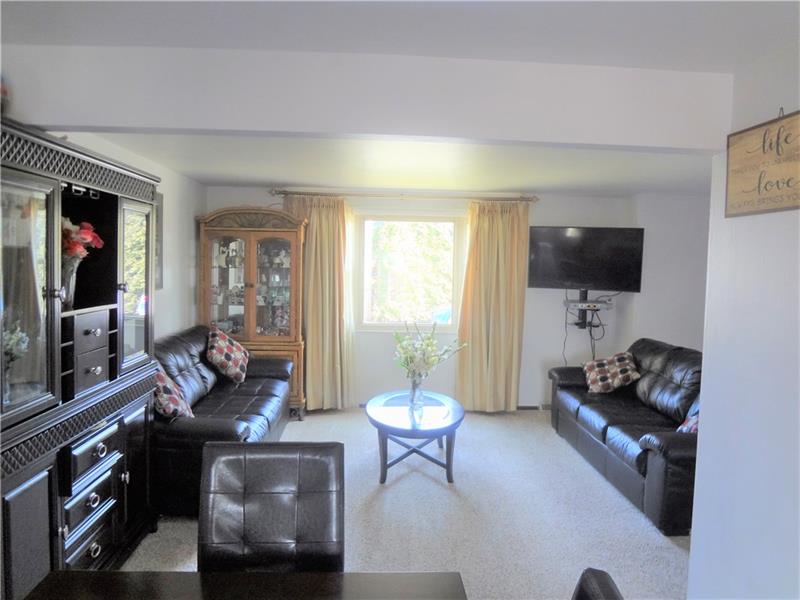 768 Greenlee Road Pittsburgh, PA 15227 - Photo 7 of 23 Gallery Image 7
