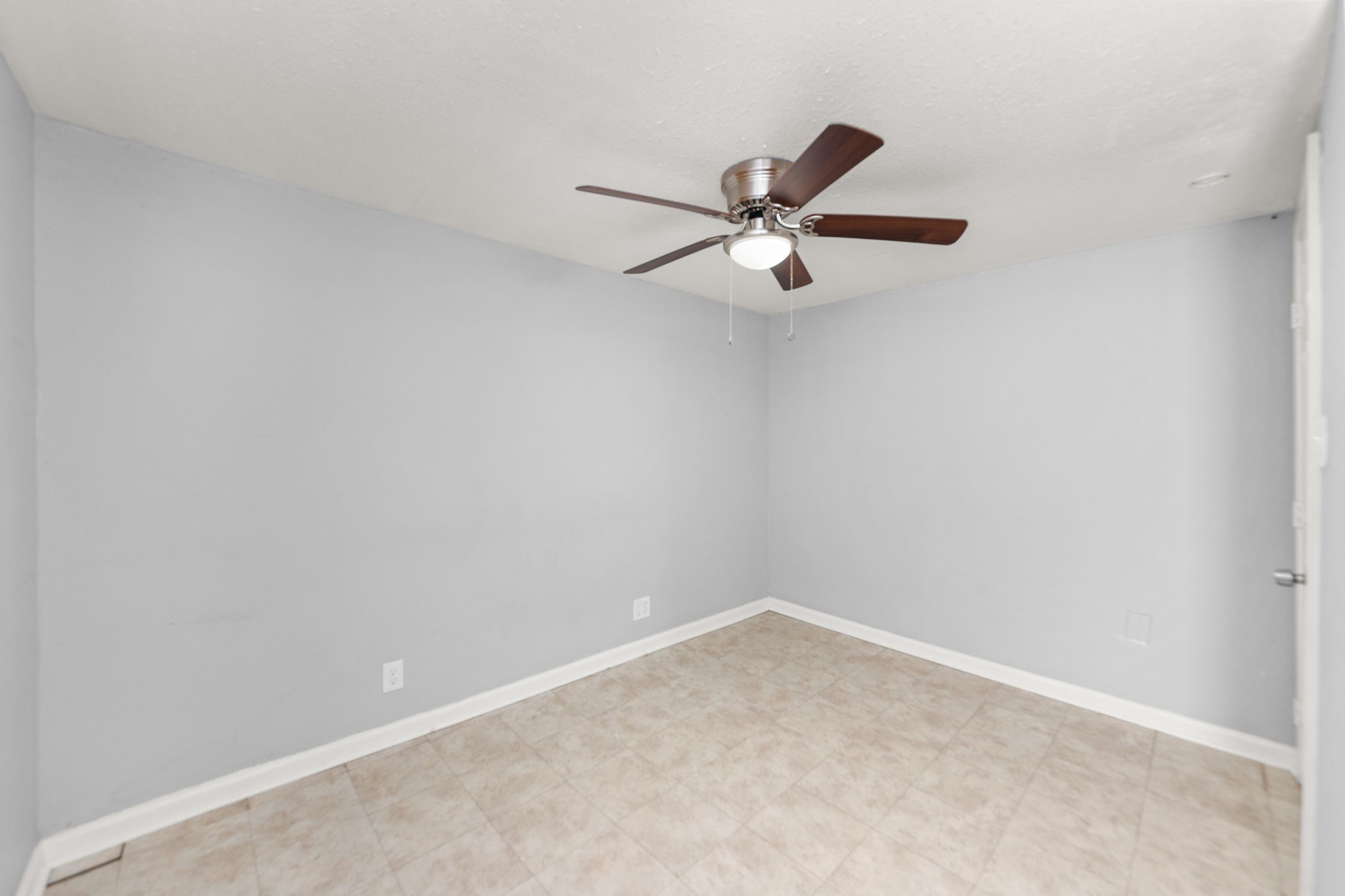203 South Fig Street Sweeny, TX 77480 - Photo 12 of 20 an empty room