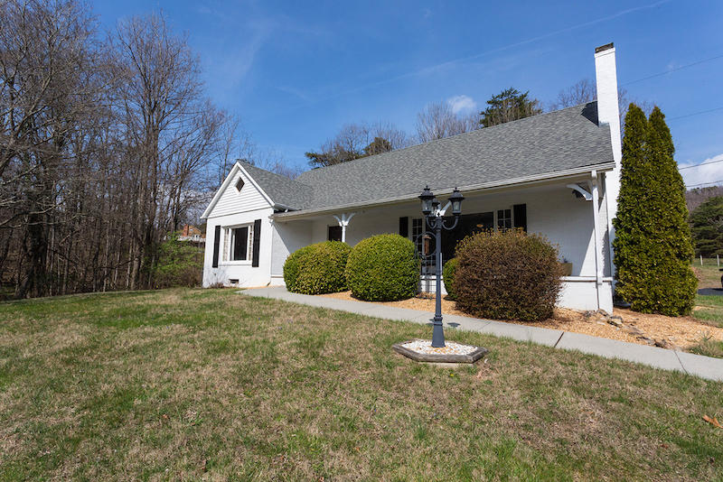 8449 Olsen Road Roanoke, VA 24019 - Photo 5 of 57 DGA_1135