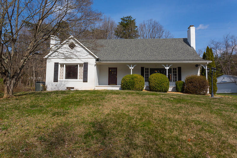 8449 Olsen Road Roanoke, VA 24019 - Photo 9 of 57 DGA_1136