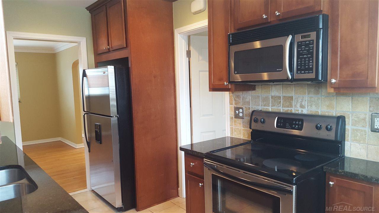628 Neff Road Grosse Pointe, MI 48230 - Photo 6 of 16 50215504-7C835919-FA32-4431-87B3-416B65675860.JPG