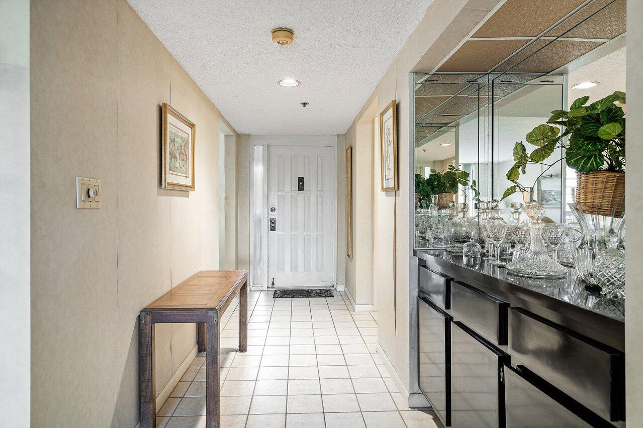 6420 Boca Del Mar Drive, Unit 207 Boca Raton, FL 33433 - Photo 19 of 36 Foyer