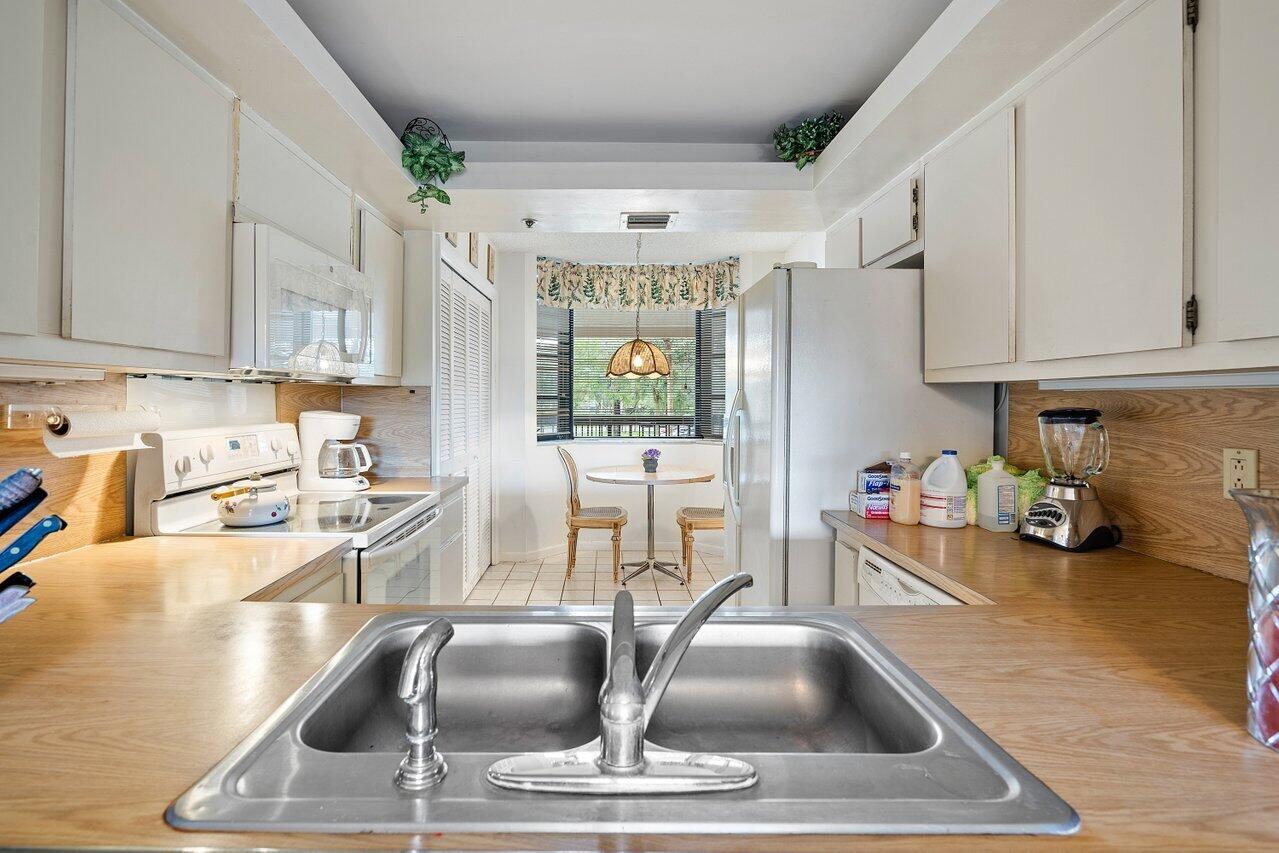 6420 Boca Del Mar Drive, Unit 207 Boca Raton, FL 33433 - Photo 4 of 36 Kitchen