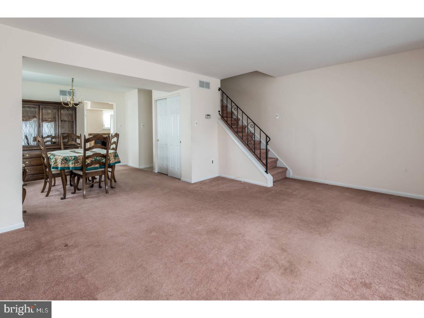 61 Church Road Horsham, PA 19044 - Photo 5 of 22 Living Room