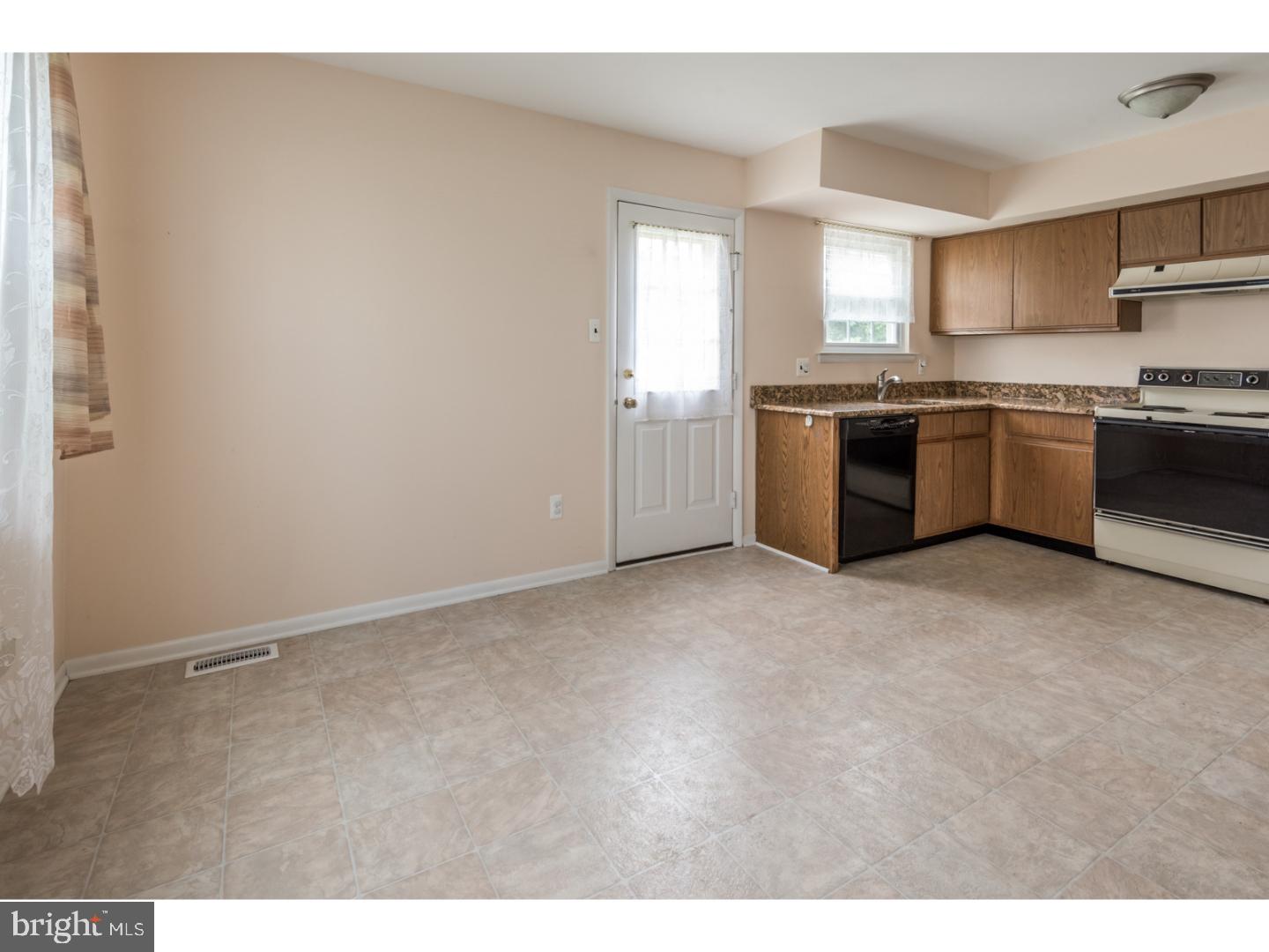 61 Church Road Horsham, PA 19044 - Photo 8 of 22 Kitchen