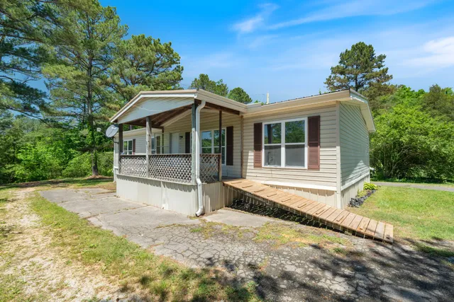 $159,900 | 5772 Highway 438, Linden, TN 37096