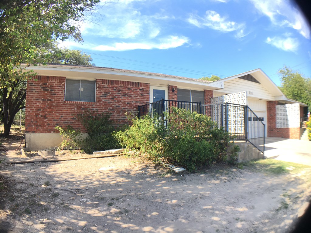 101 B Ranchero Road Kerrville, TX 78028 - Photo 2 of 19 Gallery Image 2