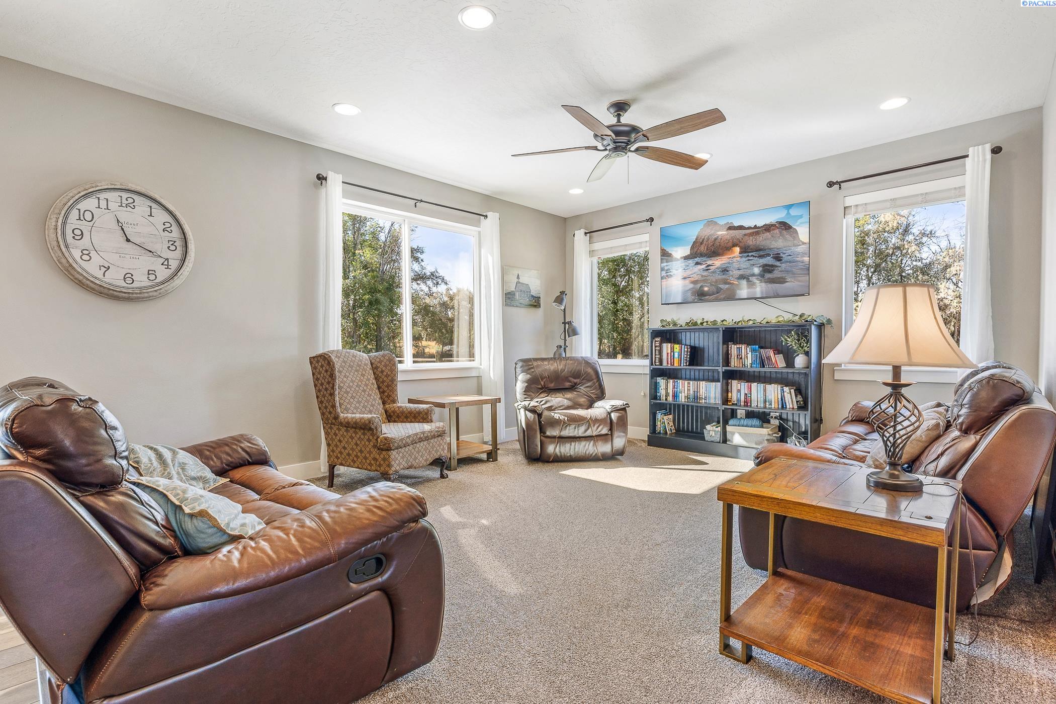 5103 East Tilstra Road Benton City, WA 99320 - Photo 5 of 48 Gallery Image 5