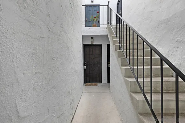 $3,200 | 3065 Cowley Way, Unit 46, San Diego, CA 92117