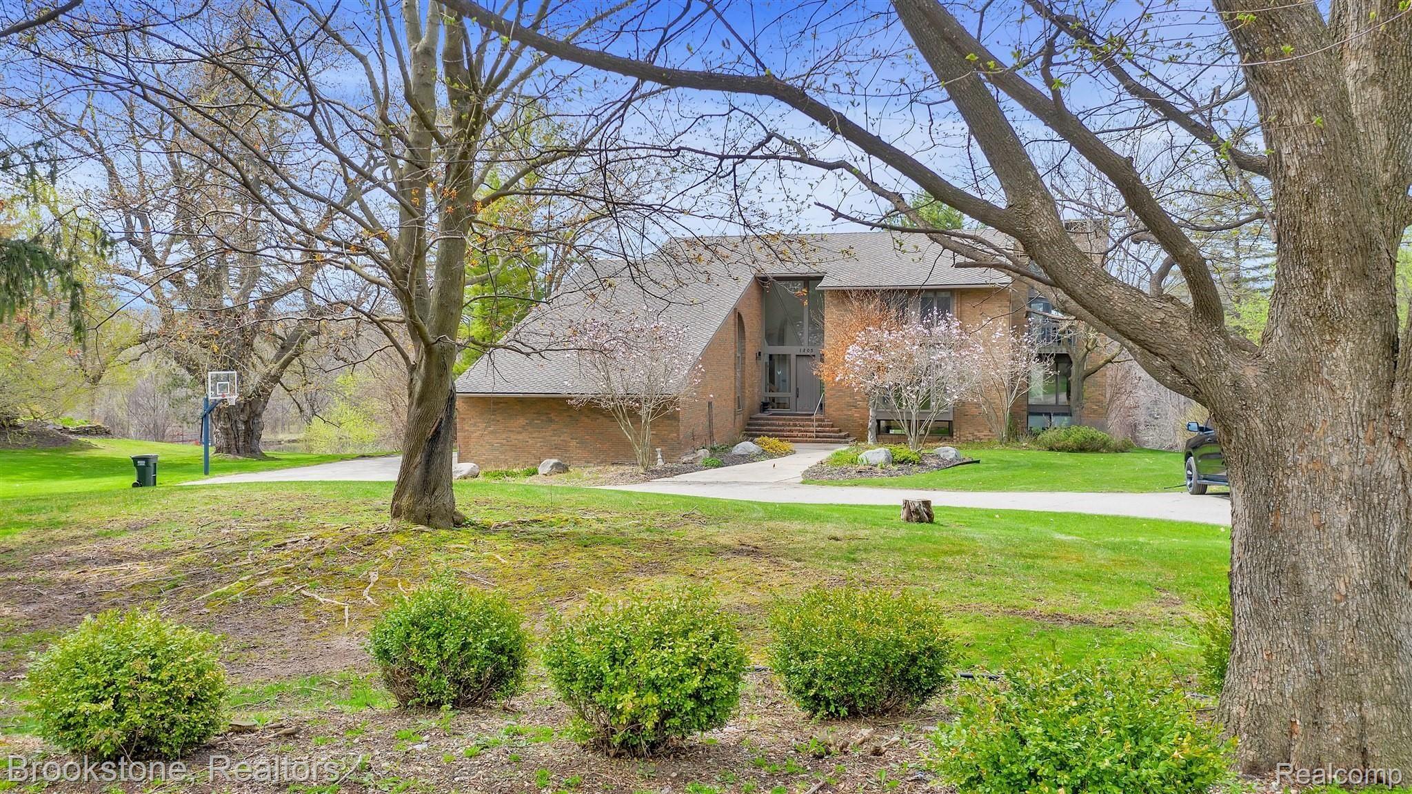 1805 Washington Road Rochester, MI 48306 - Photo 4 of 61 DJI_0518.jpg