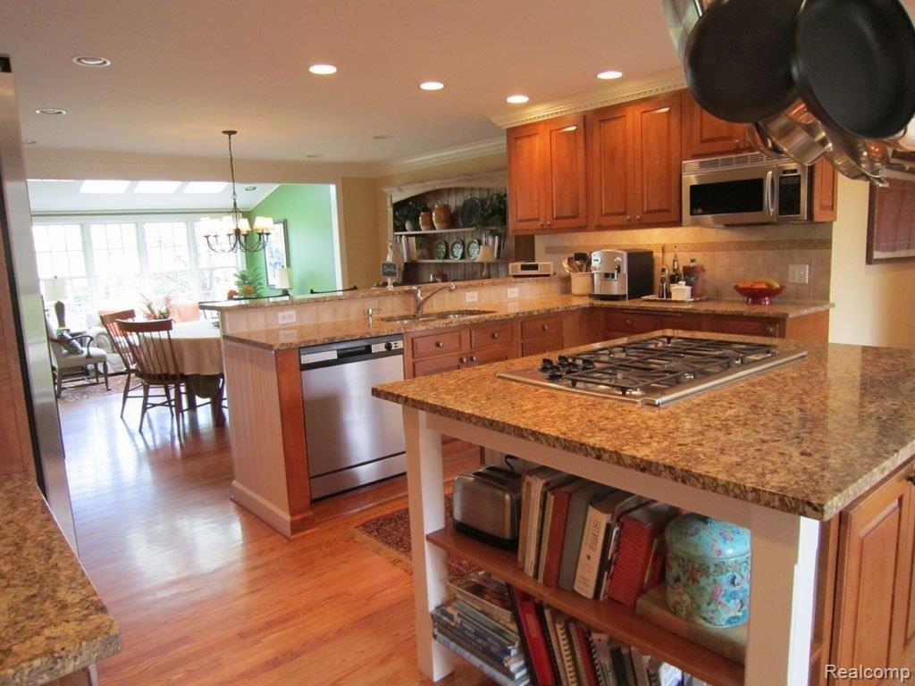 1401 Washington Road Rochester, MI 48306 - Photo 13 of 25 Kitchen 1