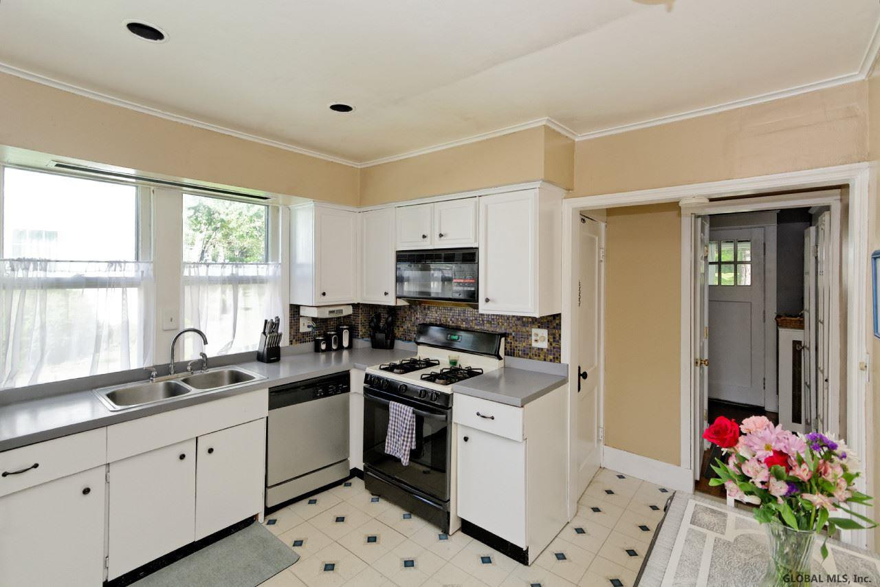 167 Eastholm Road Schenectady, NY 12304 - Photo 6 of 25 Photo 6