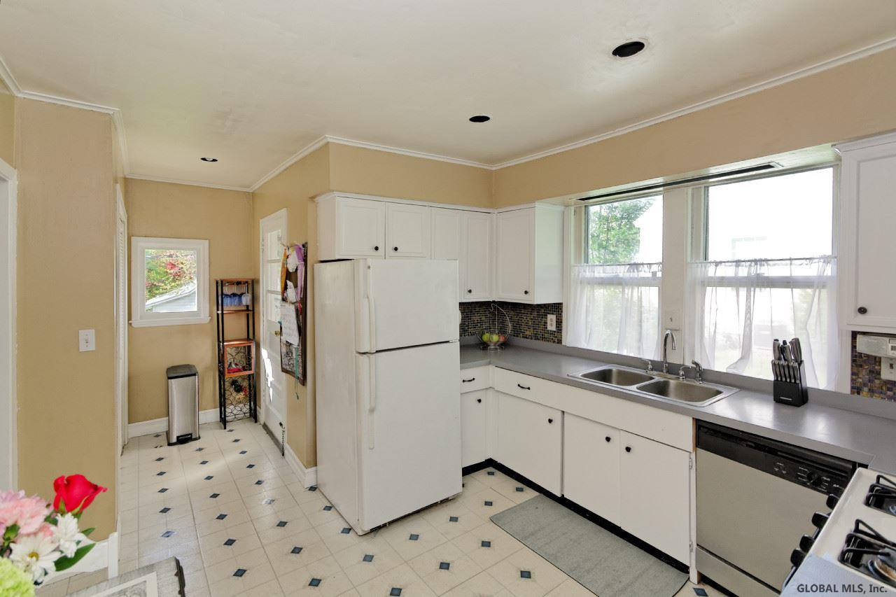 167 Eastholm Road Schenectady, NY 12304 - Photo 9 of 25 Photo 9