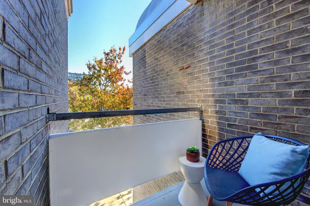 $370,000 | 395 O Street Southwest, Washington, DC 20024