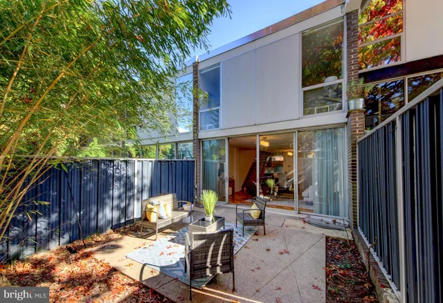 $370,000 | 395 O Street Southwest, Washington, DC 20024