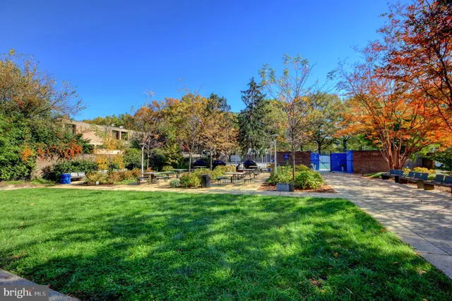 $370,000 | 395 O Street Southwest, Washington, DC 20024