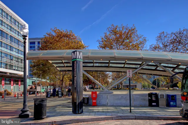 $370,000 | 395 O Street Southwest, Washington, DC 20024