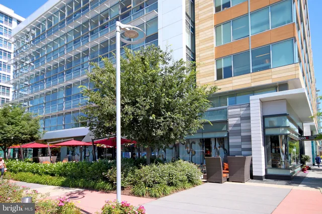 $370,000 | 395 O Street Southwest, Washington, DC 20024