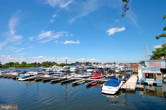 $370,000 | 395 O Street Southwest, Washington, DC 20024