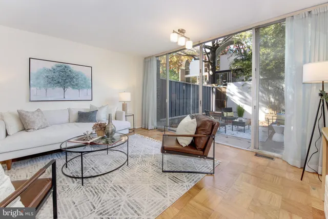 $370,000 | 395 O Street Southwest, Washington, DC 20024