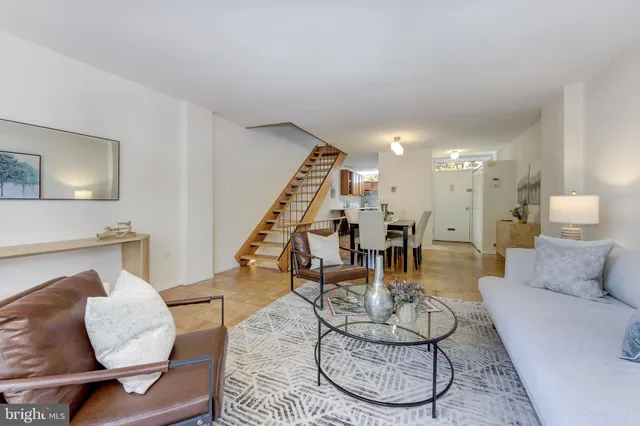 $370,000 | 395 O Street Southwest, Washington, DC 20024