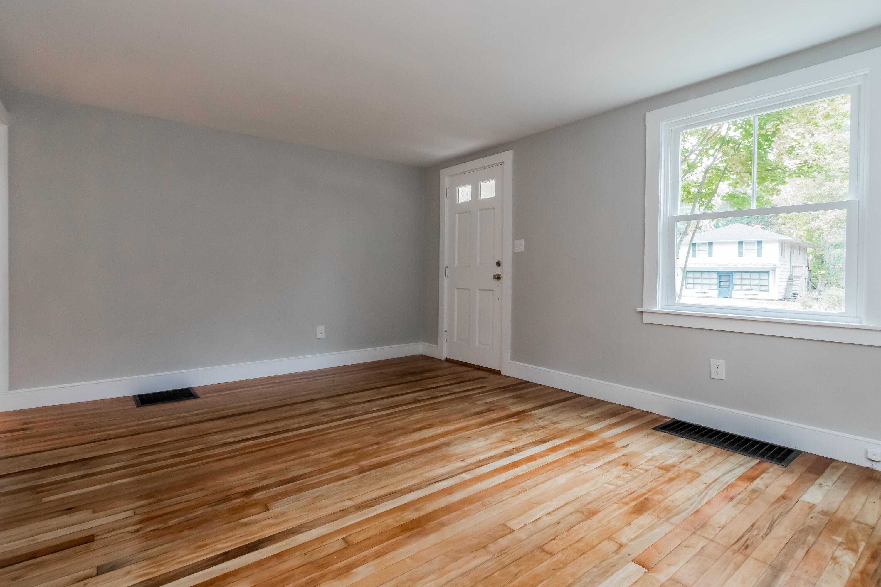 64 Middle Road Falmouth, ME 04105 - Photo 14 of 38 20231104JF-71023